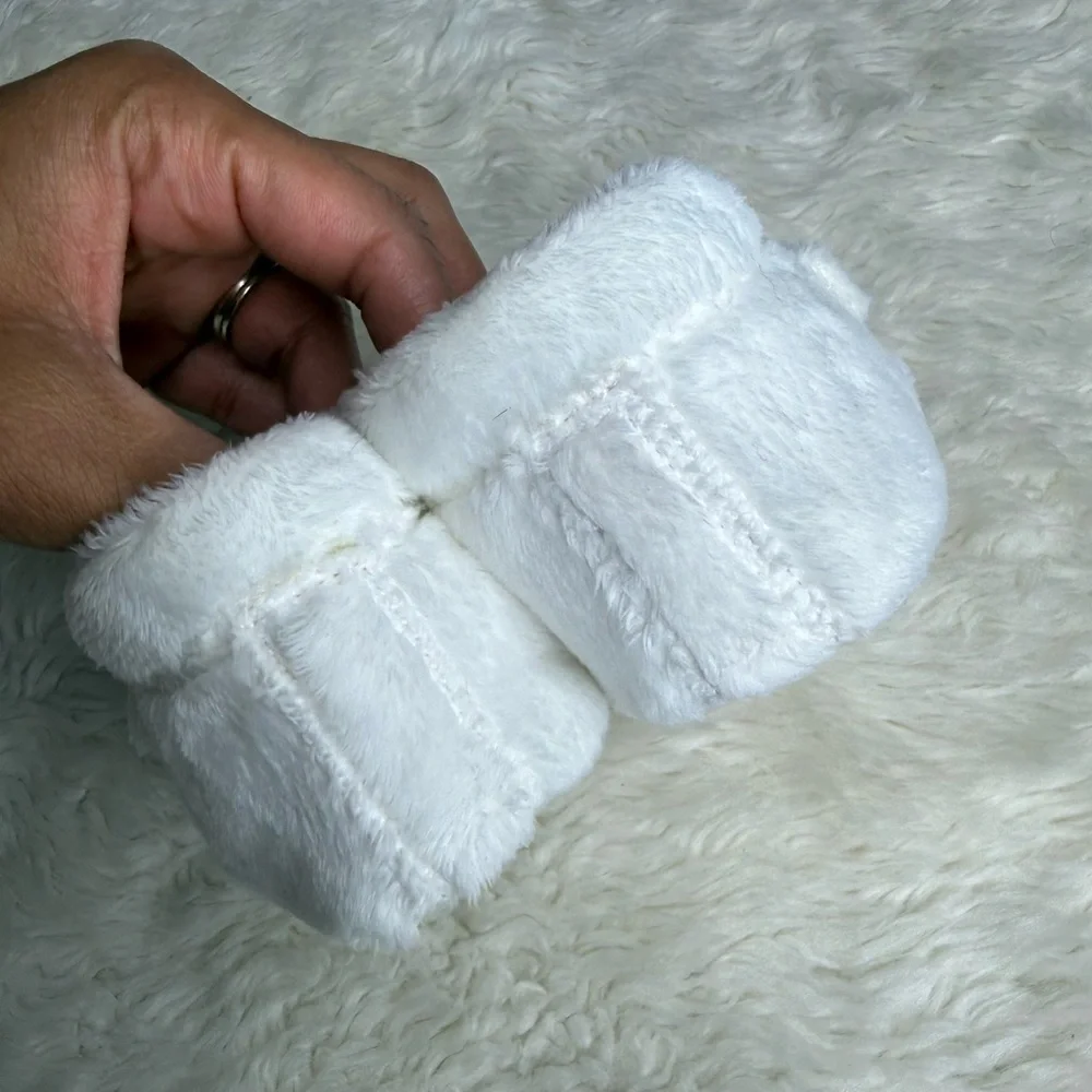 UGG Baby Bixbee Bootie Vanilla White Baby Walker Shoes Size 4 / 5